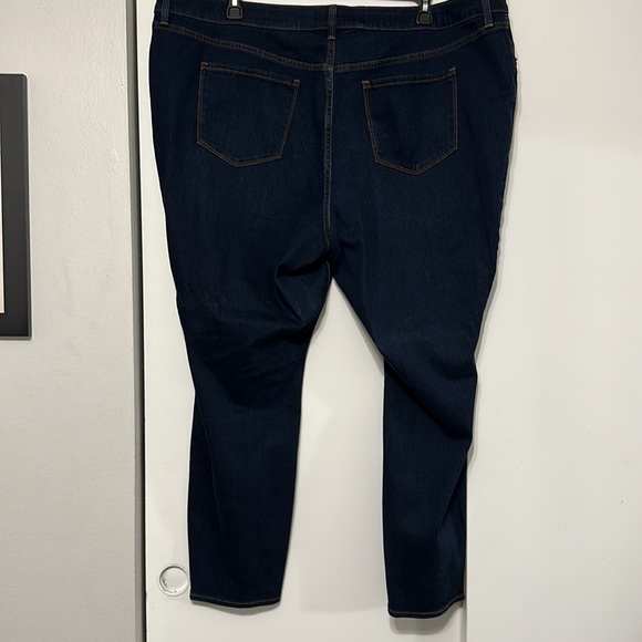 Old Navy Pop Icon Skinny Jean in Dark Wash - Picture 5 of 6